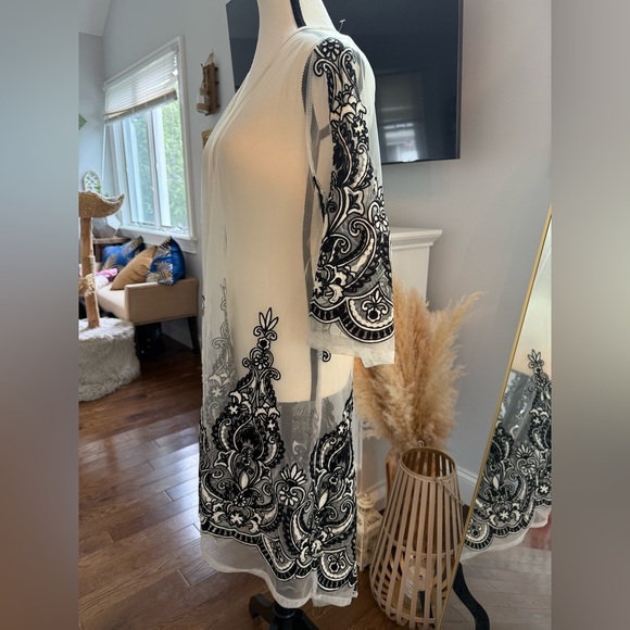 Elegant Sheer Black and White Embroidered Kimono BNWT - Picture 1 of 11